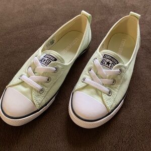 New, converse sneaker